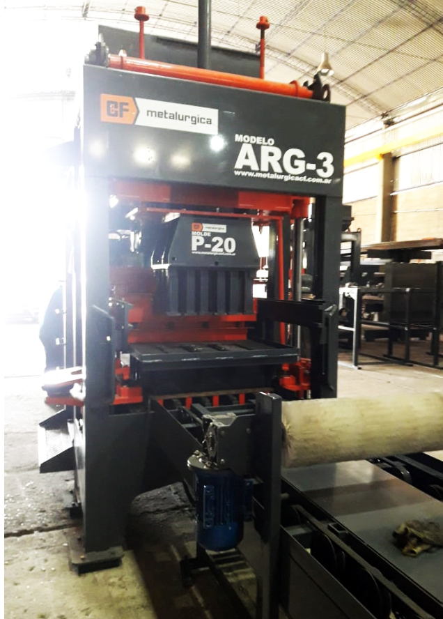 Máquina para fabricar premoldeados de hormigon automaticamente