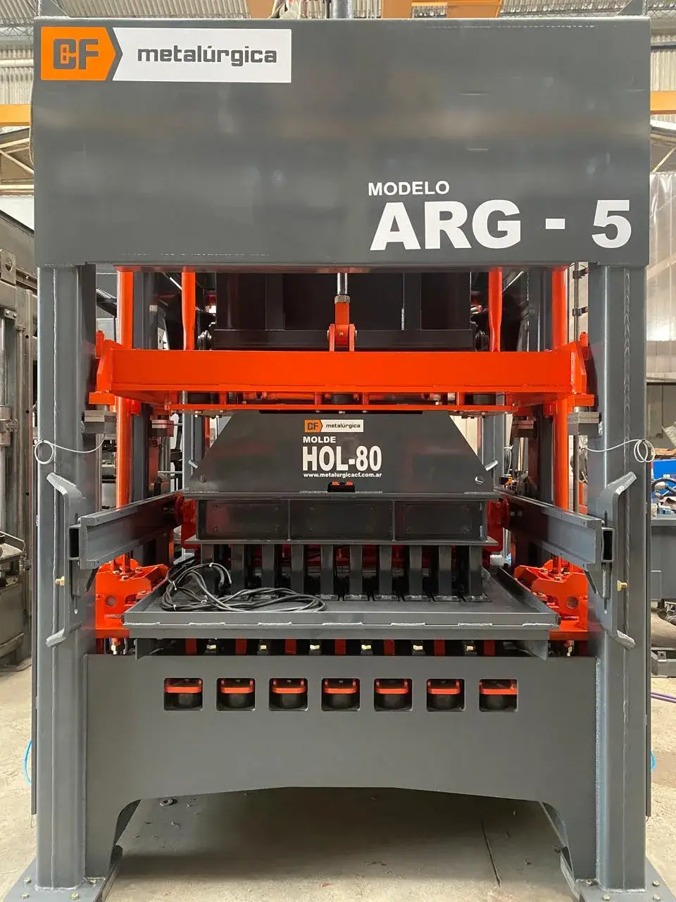 Galeria de fotos de la máquina bloquera automática ARG-5 de Metalúrgica CF, Argentina